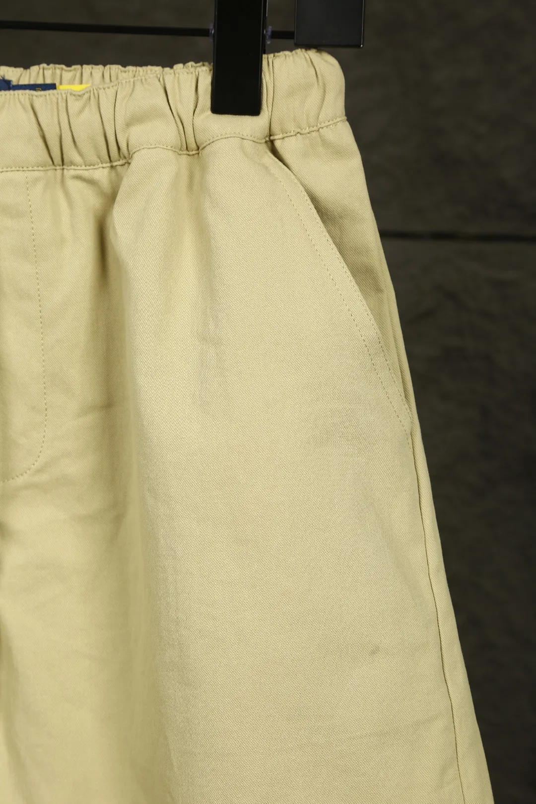 P146 Actual photo [Hot in summer] Style number: 25051# Color: Black/Navy/Khaki/Beige/Matte Pink Size: S to 100% restoration of workmanship, fake placket design with front waves, double stitched lines covering the independent waistband, 0.6 thread pressure for the whole garment ✅ - RL/women's classic drawstring cotton shorts, super long and wide-leg style, the upper body does not stick to the legs, breathable and cool, drawstring elastic waist, easy to wear and match, all shirts and short-sleeved suits are good-looking. If you like the lazy style, you must buy the refreshing commuting OOTD, practical and full, a must-have item for the summer wardrobe, clean and refreshing